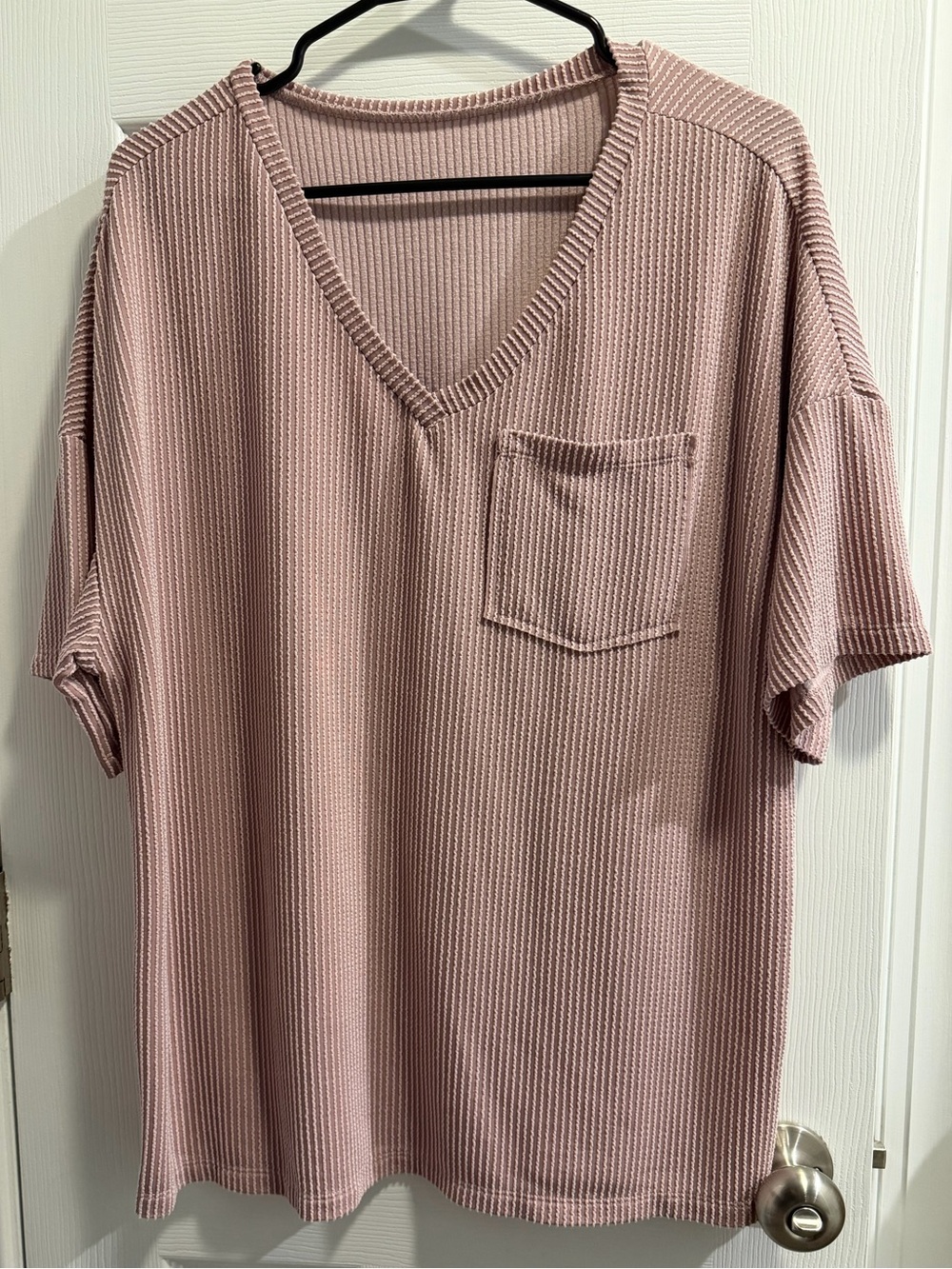 Relaxed V-Neck Pocket Tee in Dusty Mauve Pink